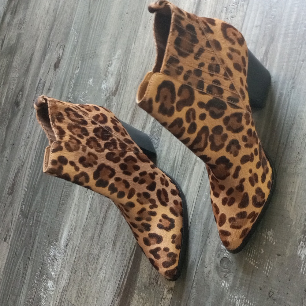 STEVE MADDEN Justina Bootie Leopard  Calf Hair Size 8.5M